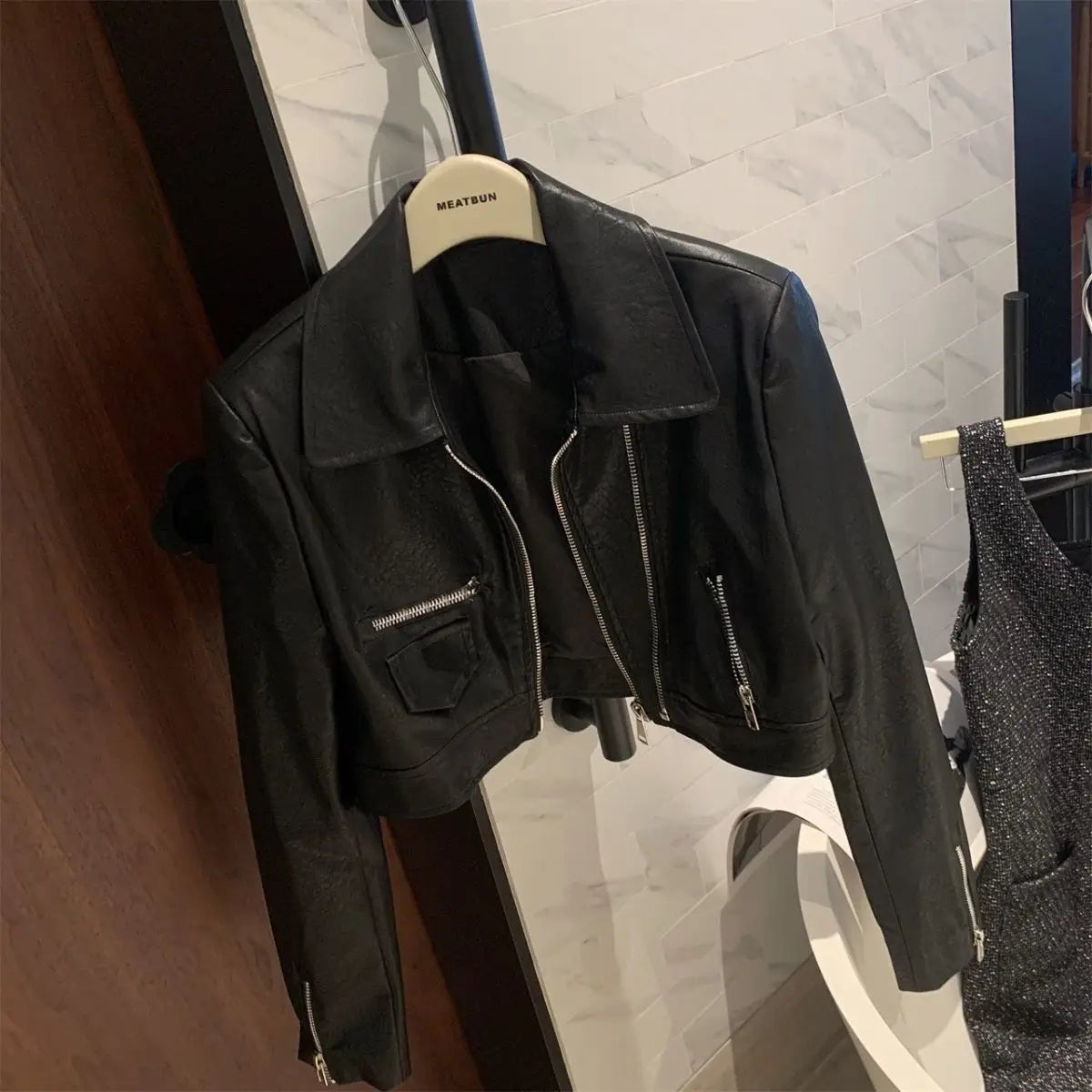 American motorcycle suit leather coat women's autumn new loose Joker double zipper high-grade washed leather short jacket